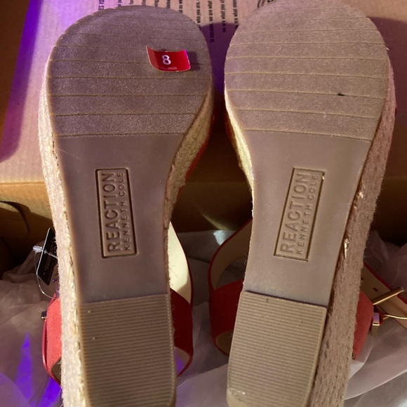 Kenneth Cole NEW IN BOX Reaction Spiced Coral (red-orange) Wedge Sandals - Picture 3 of 13